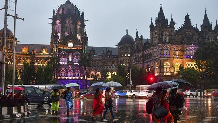 Mumbai rains LIVE: BMC shuts school and colleges after IMD red alert